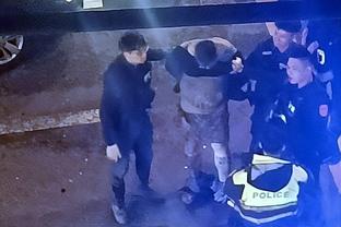 罗体：博洛尼亚和罗马两队极端球迷赛前冲突，导致3名警察受伤